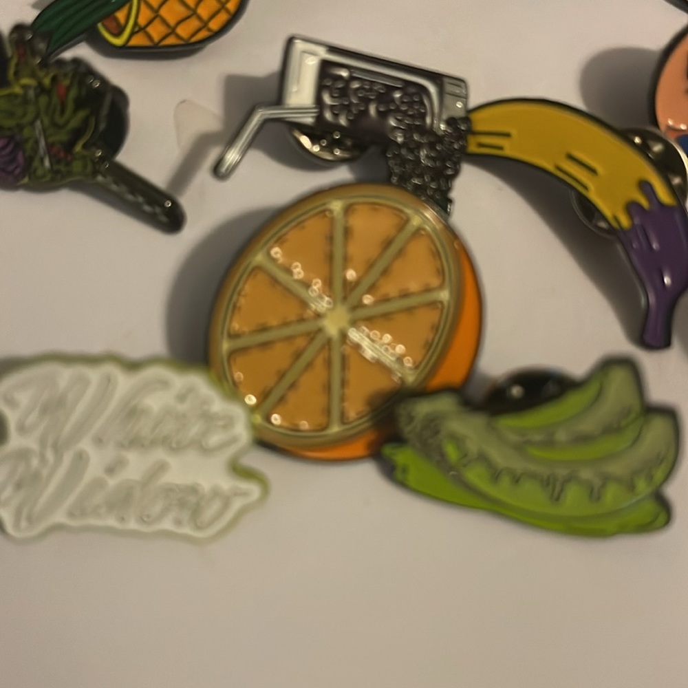 Random pins - Picture 3 of 5